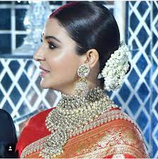 Makeup Jewellery Hair Of Anushka Sharma For Her Wedding Reception Anushkasharma Sabyasac Bridal Jewellery Indian Bollywood Wedding Indian Wedding Jewelry