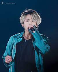Seriously, i think he was born to be an idolㅋㅋ. J K On Instagram Blonde Jungkook Is Hot But Silver Jungkook Cr Black White Bts Bangtan Bangtanso American Music Awards Instagram Jeon