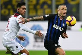 Radja nainggolan lahir pada 4 mei 1988 di antwerp, dia adalah pesepakbola belgia yang bermain sebagai pemain tengah. Inter Milan Resmi Pinjamkan Radja Nainggolan Ke Klub Lamanya Halaman All Kompas Com