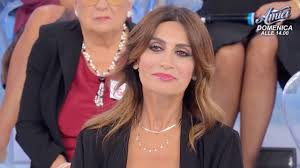 Uomini e Donne, lopinione della puntata: Barbara De Santi bacia un uomo  dopo un anno