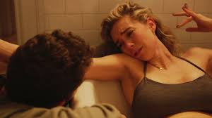 Martha and sean are a boston couple on the verge of parenthood whose lives change irrevocably when a home birth ends in unimaginable tragedy. Review Vanessa Kirby Is Raw Dynamic In Pieces Of A Woman Abc News