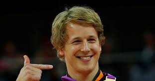 Epke zonderland is meervoudig europees en wereldkampioen op de rekstok. Epke Zonderland Lijkt Na Opgeven Concurrent Zeker Van Olympische Ticket