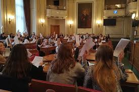 Vous trouverez dans cette fiche une liste dorganismes proposant des cours de franais pour trangers. A Lille Les Etudiants En Droit Imaginent De Nouvelles Lois Pour Resoudre Les Problemes Europeens Traites Toute L Europe