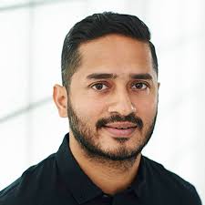 15 Growth Marketing Hackers to Follow in 2024