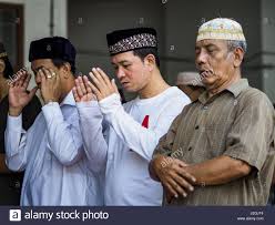 Rujukan tarikh hari raya puasa aidilfitri 2020 di malaysia (akan dikemaskini). Bangkok Thailand 25 Juni 2017 Manner Nehmen An Eid Al Fitr Gebete In Bang Luang Moschee Eid Al Fitr Ist Auch Das Fasten Das Zucker Fest Bayram Bajram Sweet Festival Oder Hari Raya Puasa