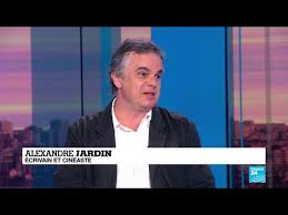 Alexandre jardin est pris dans l'horreur comme tout un chacun, dans le tissu serré des mensonges familiaux qu'il veut défaire. Alexandre Jardin Un Livre Pour Sauver Ma Peau Youtube