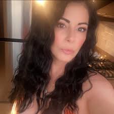 Vet that can come to my house for a kangaroo ? His hand has some kind of  infection