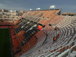 Estadio ciudad de valencia or in english, city of valencia stadium is the home stadium of levante ud, a spanish side which currently ply their trade in la liga. Estadio Mestalla Valencia Wie Steil Ist Das Denn Groundhoppingamateur