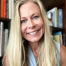 Amanda Brink's Instagram, Twitter & Facebook