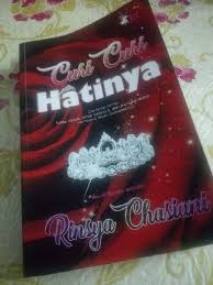 Drama ini merupakan adaptasi novel dengan tajuk yang sama karya penulis popular, siti rosmizah yang merupakan penulis novel bestseller. Curi Curi Hatinya Terbit Review Azwari Wattpad