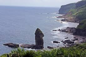It is the last of the islands in the ryukyu islands chain, and lies 108 kilometres from the east coast of taiwan, between the east china sea and the pacific ocean. Around The Yonaguni Monument In Search Ov Traces Ov A Lost Civilization Japan 2556 J A P A N A R C H Y T V A Memonoir Project A My Aeon Mon Eon Mi Eon ç§ã®ã‚¤ãƒ¼ã‚ªãƒ³