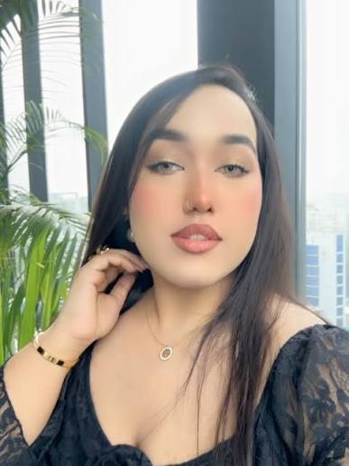 Monica nude photo 4