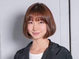 篠田麻里子、前髪アップの“お家ヘア” 「デコ出し可愛い」と反響 ／2020年5月7日 - エンタメ - ニュース ｜クランクイン！