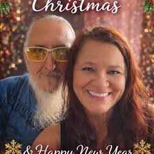 STRAWBERRY SHORTCAKE POKE CAKE! 🍓 1 box white cake mix 🍓 3 cups  strawberry pie filling 🍓 8 oz whipped topping thawed 🍓 2 cups  strawberries sliced Recipe:  https://princesspinkygirl.com/strawberry-shortcake-poke-cake/