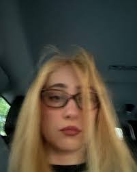 Kelly Killinger's Instagram, Twitter & Facebook