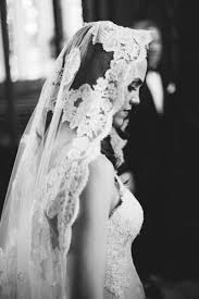 Austin Wedding At Villa Del Lago By The Nichols Wedding Mantilla Veil Wedding Photography