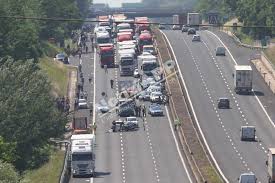 Incidente sull'autostrada a1 in direzione nord.un'auto esce dall'autostrada e prende fuoco. Cassino Incidente Stradale Sull Autostrada A1 Un Morto Notiziapp