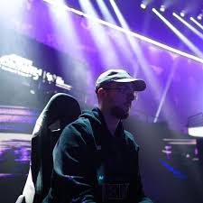 Football, hockey, tennis, basketball and other sports! Youtube Is Using Massive E Sports Leagues To Take On Twitch In Big Live Streaming Bet The Verge