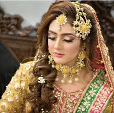 Pin By Ks On Mayu Mehndi Pakistani Bridal Makeup Bridal Dresses Pakistan Bridal Mehndi Dresses