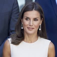 Comment accepter ses cheveux blancs. Letizia D Espagne R Assure Avec Ses Cheveux Blancs Elle