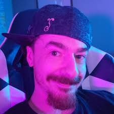 It's 2020 and your mcm can't even take you to baskinRobbins to get ice  cream 😂 but me I got more then 21 flavors ! Your bum boy friend washing  his Air