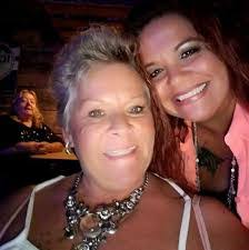 Robyn Gamble's Instagram, Twitter & Facebook