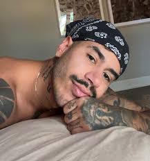 Is it giving trade? 👀 #gay #guyswithtattoos