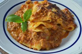 Ingredienti Per 4 Persone Paccheri 500 Gr Ragu Alla Bolognese 1 5 Kg Besciamella 500 Gr Parmigiano 100 Gr Burrata Fresca 1 St Cibo Etnico Idee Alimentari Ragu