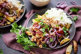 1 tbsp bonsan olive oil ghee 200g bonsan shredded jackfruit 1 red onions 2 cloves couscous: Pulled Jackfruit Auf Kartoffelecken Mit Krautsalat Simply Vegan