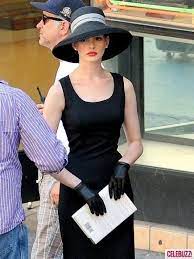 5 Ways To Avoid Hat Hair Beauty Tip Of The Week 27 Derby Outfits Kentucky Derby Women Kentucky Derby Fashion