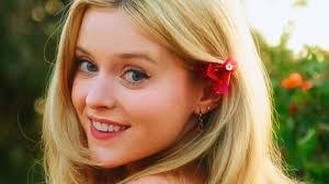 Elle Wood's Instagram, Twitter & Facebook