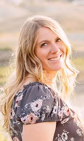 ✨Caesar Chicken Pockets✨ 1. Take a refrigerated pizza crust and roll out.  Cut into four pieces. 2. Layer