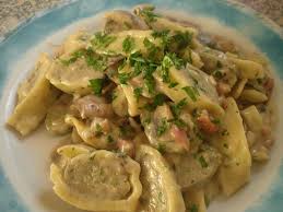 Maultaschen Mit Champignon Sahne Sosse Von Ttneis Chefkoch Maultaschen Rezept Kochrezepte Lebensmittel Essen