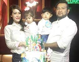 Susulan dakwaan eina azman bertanggungjawab memecah belahkan hubungan kekeluargaan suaminya 1, datuk paduka kaiser gurmeet (datuk gmix) dan adik beradiknya, ahli. Takkan Nak Buang Bik Poji Tepi Jalan Kata Eina Azman Hiburan Mstar