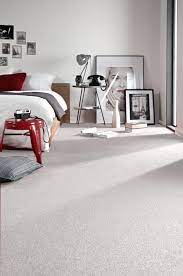 Ein teppich im schlafzimmer ist eine gute kombinationsmöglichkeit mit einem hartbodenbelag. Teppich Teppichboden Trendy 300 Weiss Beige Kaufland De