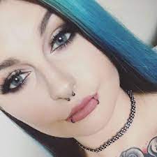 Snake Bites Piercing The Complete Experience Guide With Meaning Piercings Snakebites Snakebitepiercing Snakebitespiercing Piercings Pirsing Aros