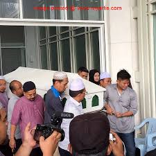 The final movie appearance of the late veteran actor azmil mustapha, who died earlier today (wed 14/02/2018) at the age of 65. Myartis Com Myartis My Artis Meninggal Dunia Jenazah Azmil Mustapha Selamat Dikebumikan