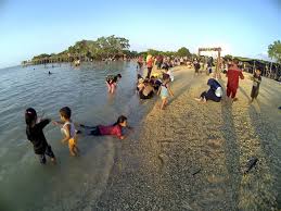 Cukup dengan membayar harga tiket masuk pantai ancol yang cukup terjangkau, anda dan selain murah, lokasinya juga tidak jauh sehingga lebih menghemat waktu liburan. 205m4d1 Pantai Kutang Kabupaten Lamongan Jawa Timur