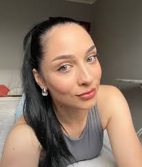 There is no past version of yourself that you “need to get back to.” Life  is about flowing forward, and growing from the new lessons learned.  🙌🏻💃🏻✨