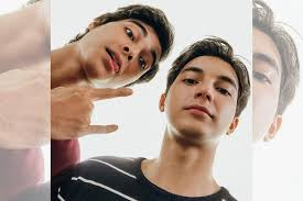 Mengintip Karier Junior Roberts & Cinta Brian