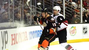 Anaheim-kapteenin karmealla munauksella todella kallis hinta - video | Yle