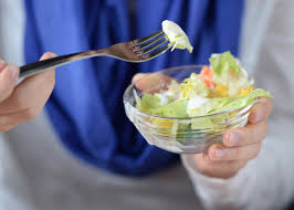 Mit kalorienarmem essen nimmt dein körper nicht nur lächerlich wenig kalorien auf, diese produkte stecken oft auch noch voller zucker. Abnehmen Das Taugt Die Acht Stunden Diat Stern De