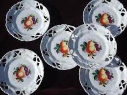Vintage dinnerware set bone china gold trim paul muller selb bavaria the baronial pattern 6 cups & saucers, footed bowl, creamer, 2 platters. Vintage Fine China Dinnerware