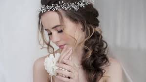 bride with fashion wedding hairstyle