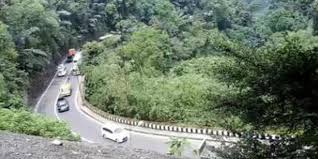 Tapi sekali waktu pernah juga saya mengalaminya sendiri. Kisah Misteri Seputar Jalan Cadas Pangeran Sumedang Otosia Com