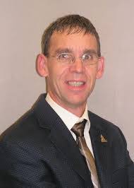 Earl Leslie's Instagram, Twitter & Facebook