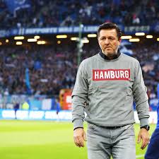 Doch seit fünf spielen ist hamburg ohne sieg, gewann nur zwei der letzten zwölf partien. Hamburger Sv Pullover Von Christian Titz Legt Fan Shop Lahm