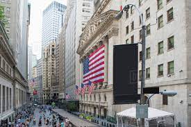 Wall Street Street View View Of Busy Wall Street - Stock Photo - Dissolve
