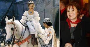 „šafránková se líbila úplně každému chlapovi, co v divadle byl. Safrankova Po Letech Mlceni Prozradila Jak Jsem Se Dostala K Roli Popelky Blesk Cz