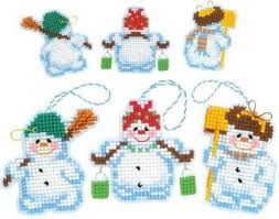 This is a beautiful cross wall hanger made with plastic canvas and yarn. Riolis Snowmen Christmas Ornaments Plastic Canvas Cross Stitch Kit 123stitch